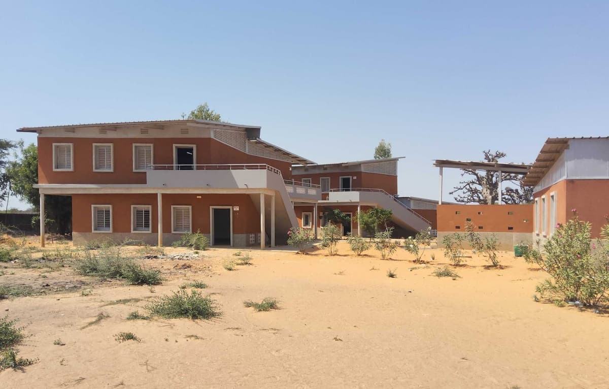 La cour du Groupe Scolaire Les Filaos